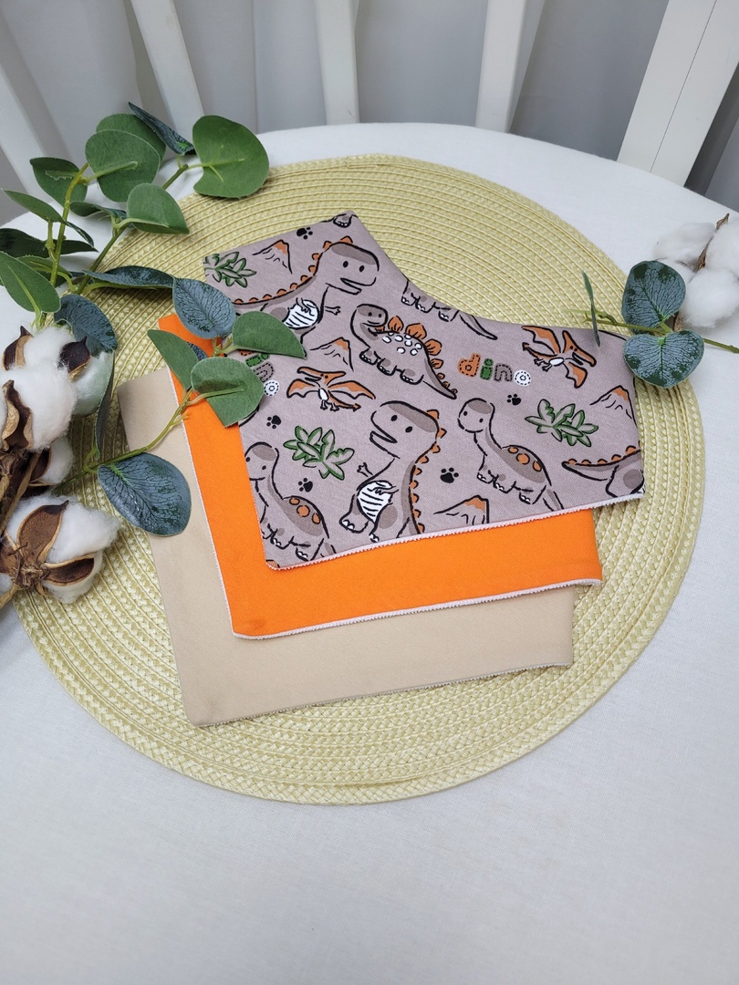 Нагрудники непромокаемые Динозавры на коричневом 3шт