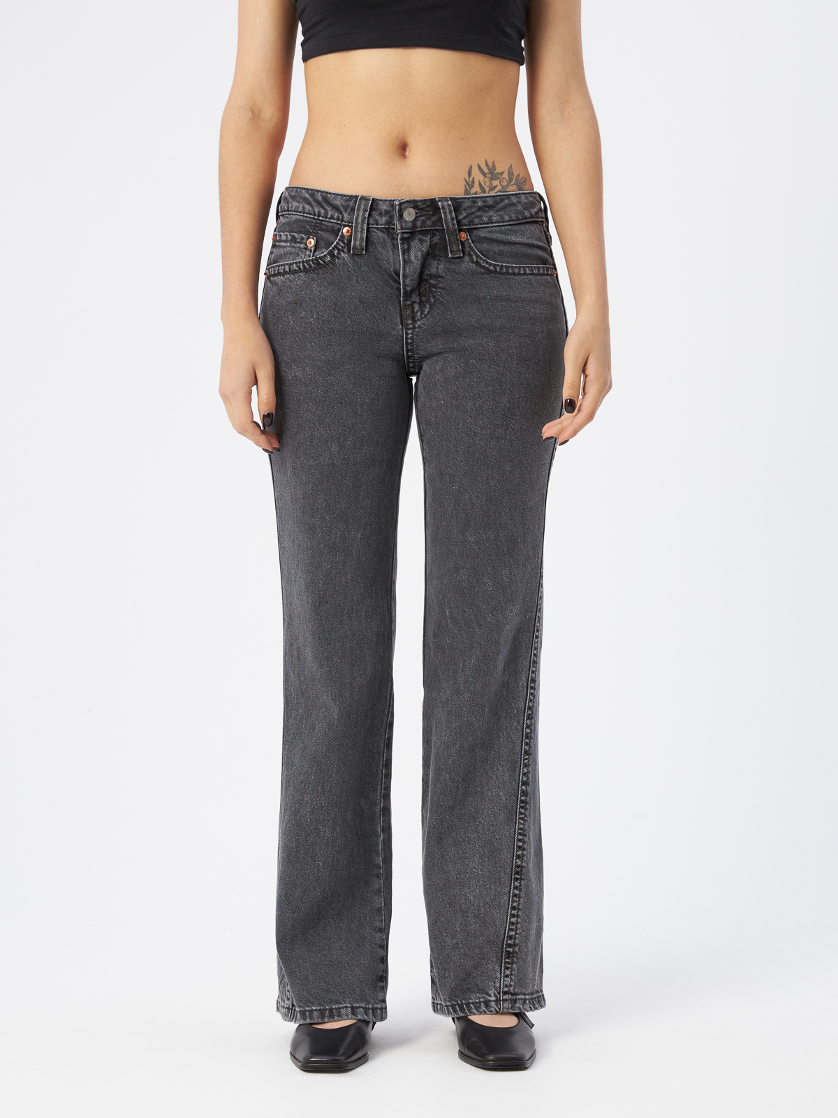 

Джинсы женские Levi's A4893-0002 черные 29-32, Черный, Superlow Bootcut Jeans