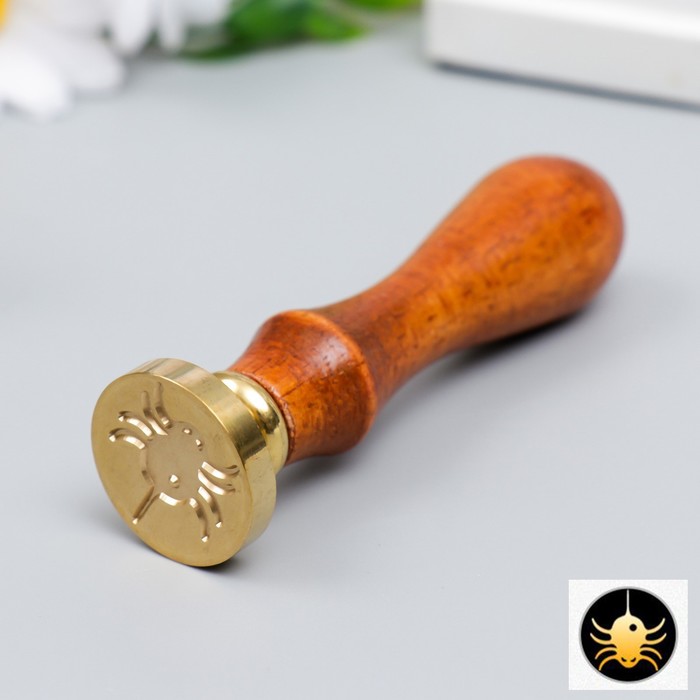 

Печать для сургуча с деревянной ручкой "Паук с пулевым отверстием" 9х2,5х2,5 см, Коричневый