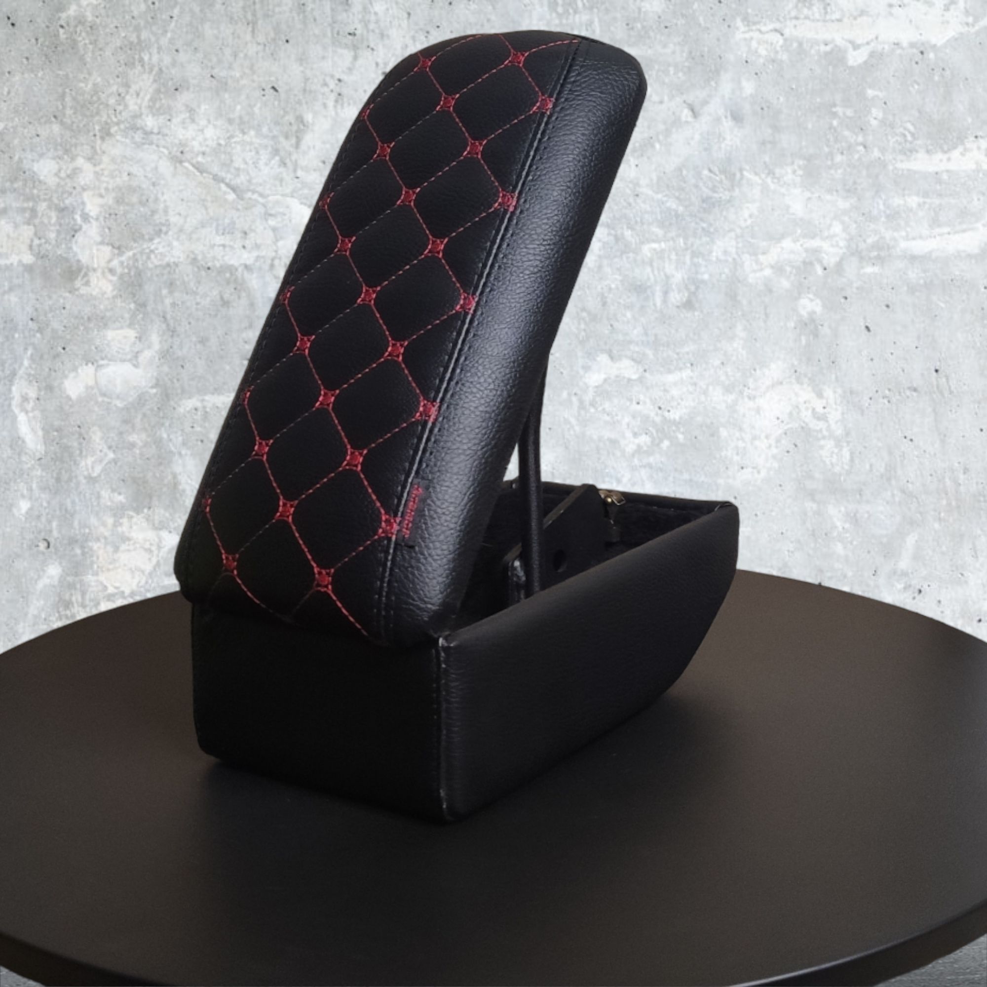 Автомобильный Подлокотник Аламар Бокс для Lada Vesta/ Лада Веста (Красный Квадрат)