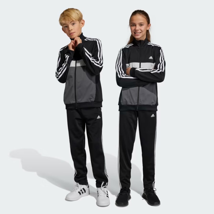 

Костюм Adidas для девочек, спортивный, HR6406, чёрный 095A, размер 176, 1 шт., Черный, HR6406