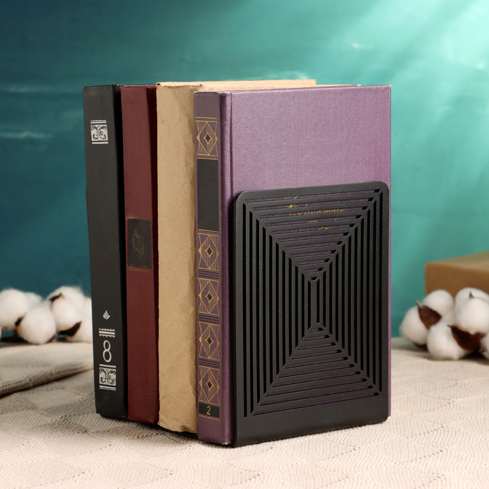 

Ограничитель для книг Лабиринт черный, 9,2х12х15,4см
