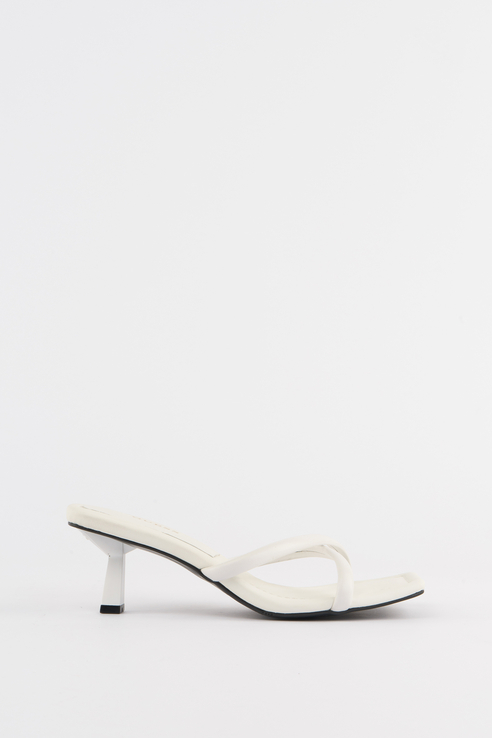 

Мюли женские Guess FL6BNNLEA03WHITE белые 36 RU, FL6BNNLEA03WHITE