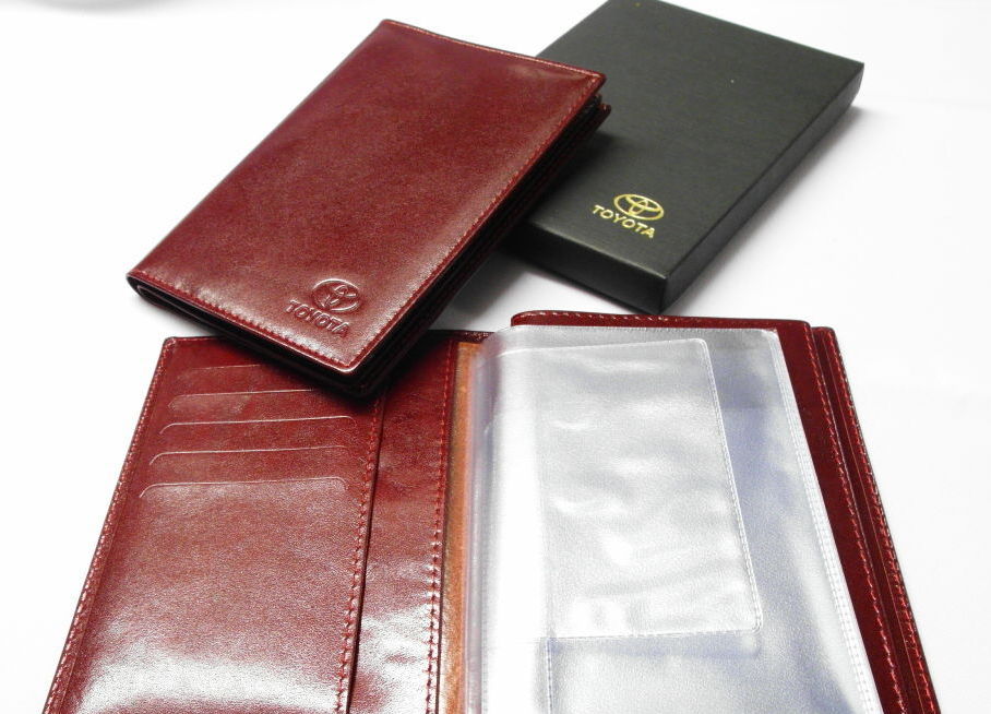 

Обложка для документов и паспорта Toyota Leather Case, Red, артикул OT1100324T