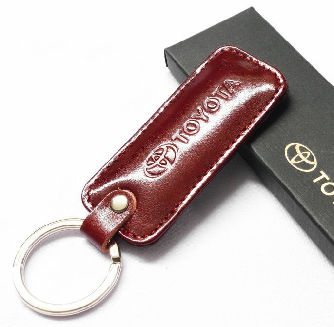 Брелок прямоугольный Toyota Key Pendant OT1100320T Red