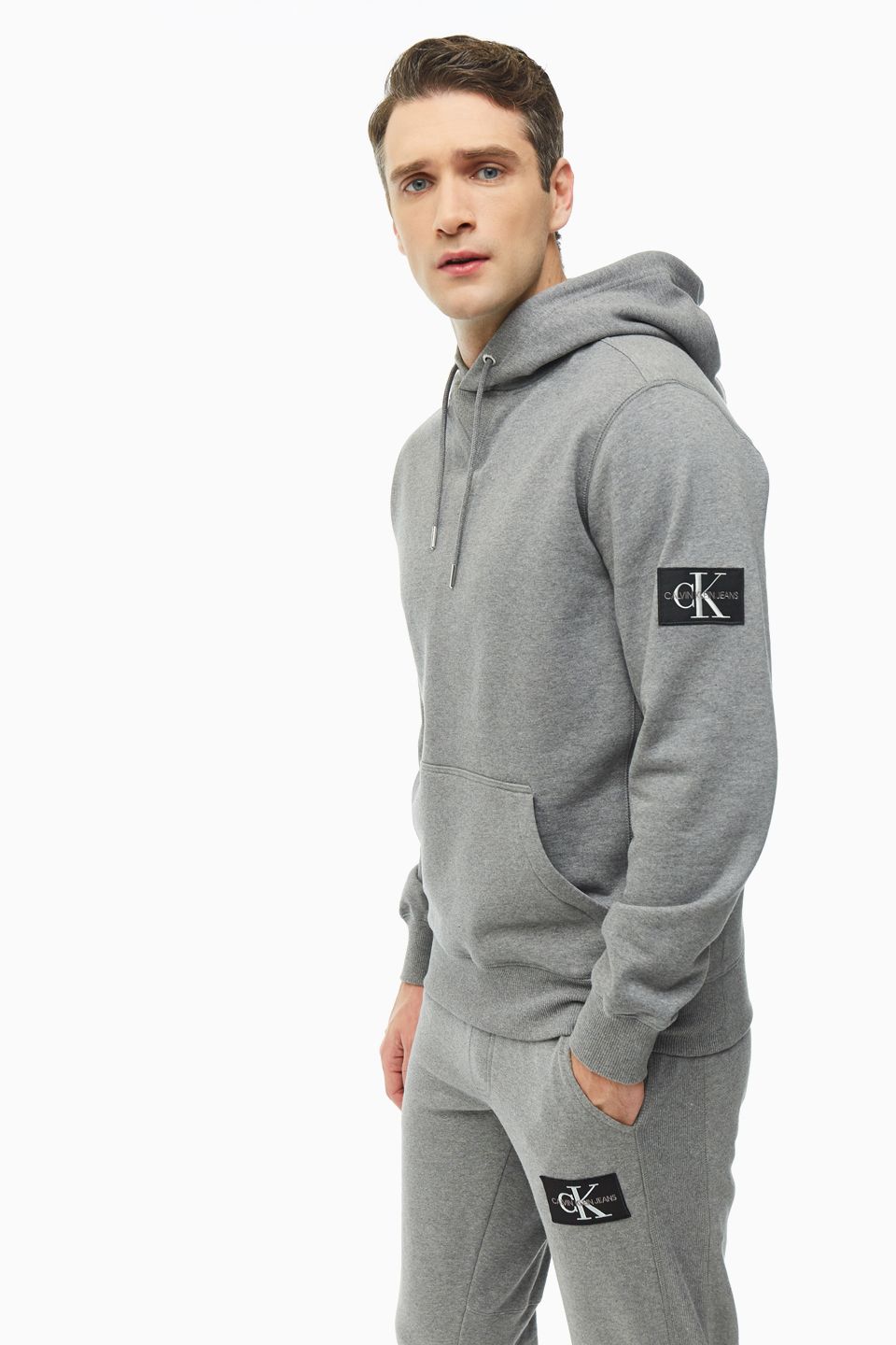 

Худи мужское Calvin Klein Jeans J30J314036.P2D0 серое L, Серый, J30J314036.P2D0