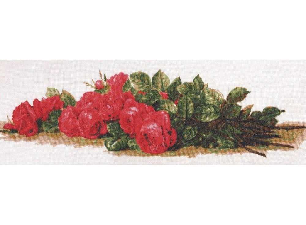 фото Набор для вышивания палитра розы на столе