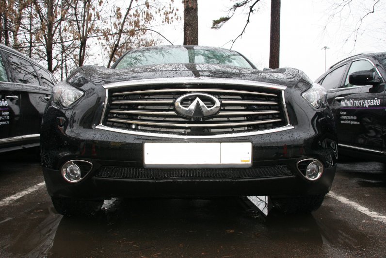 фото Сетка на бампер внешняя arbori для infiniti qx70 3,7 л. 2014, черная, 15 мм