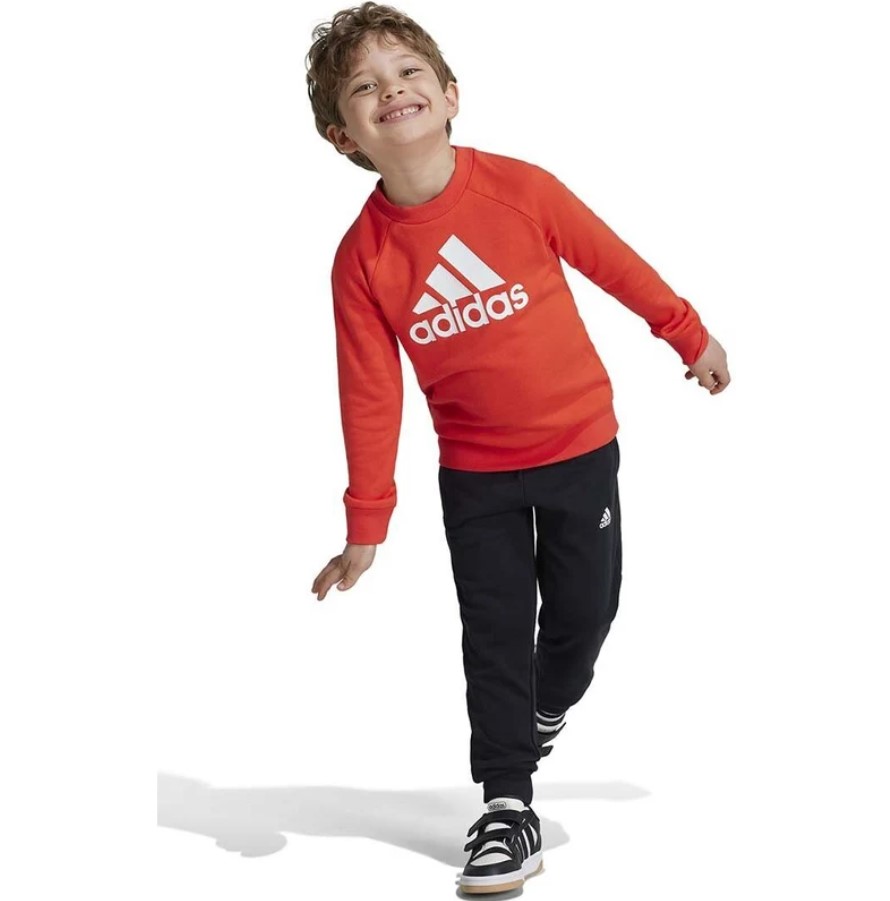 

Костюм Adidas для мальчиков, спортивный, IX7363, ярко-красный A0TB, размер 104, 1 шт., IX7363