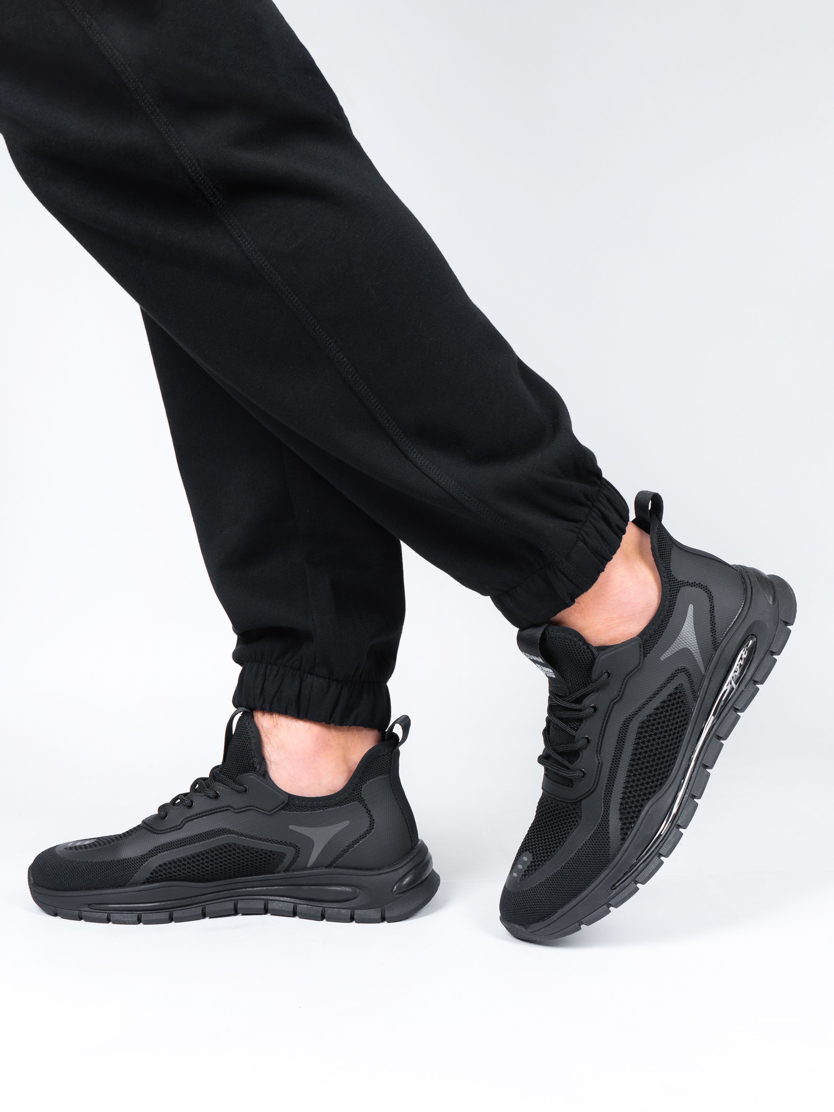 

Кроссовки мужские Covani XTS23-BWLM3-012ab черные 43 RU, Черный, XTS23-BWLM3-012ab