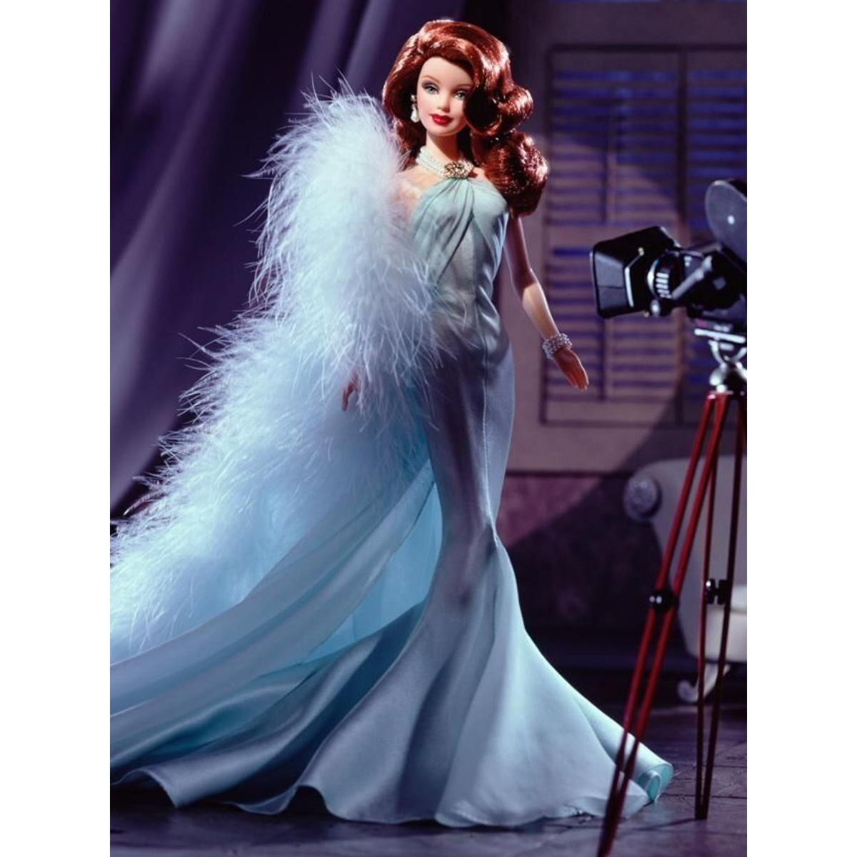 

Кукла коллекционная Барби Silken Flame Hollywood Movie Star Between Takes 2000