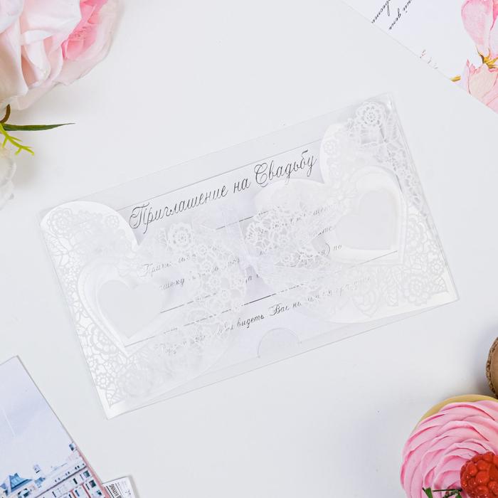 

Приглашение на свадьбу с лентой «Сердца», на пластике, Свадьба в чёрно-белых оттенках