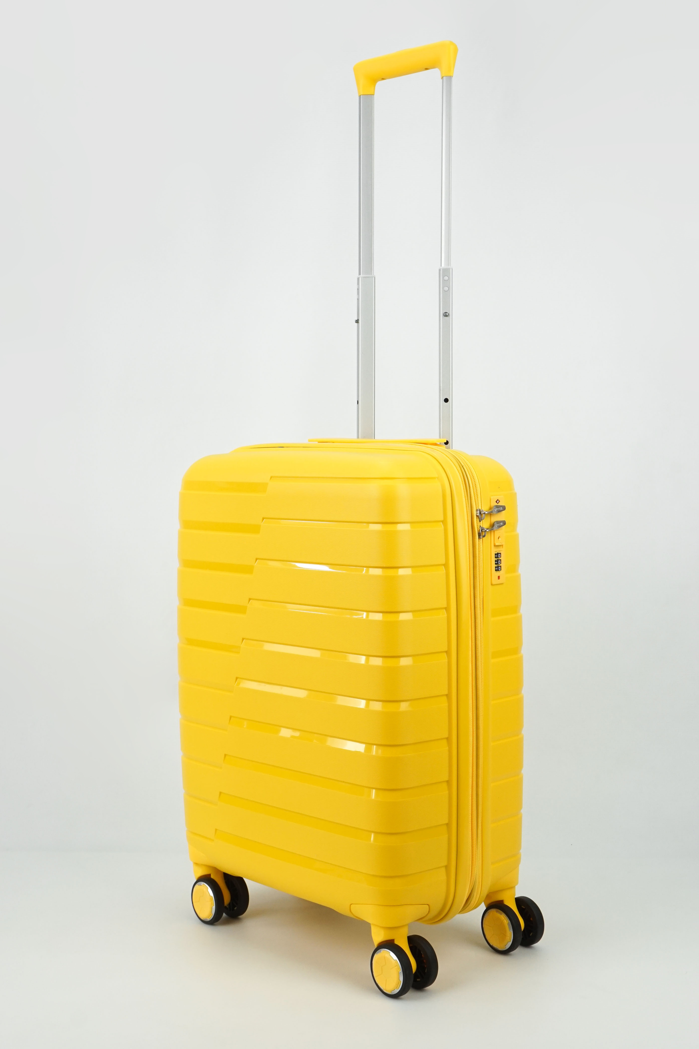 Чемодан женский Impreza 10 полос желтый S 6190₽