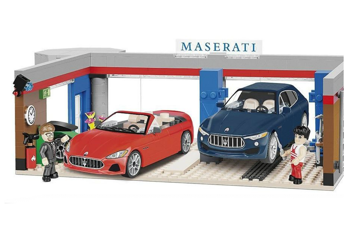 Конструктор Cobi Модель эксклюзивного гаража Maserati 500дет. COBI-24568