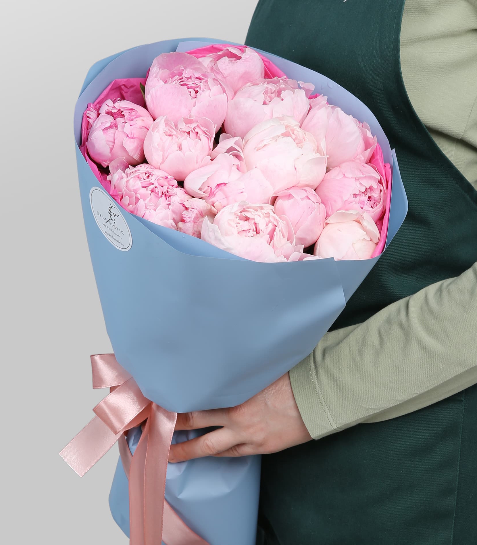

Букет Studio Floristic из пионов 13 шт 45 см Нежность облаков розовый