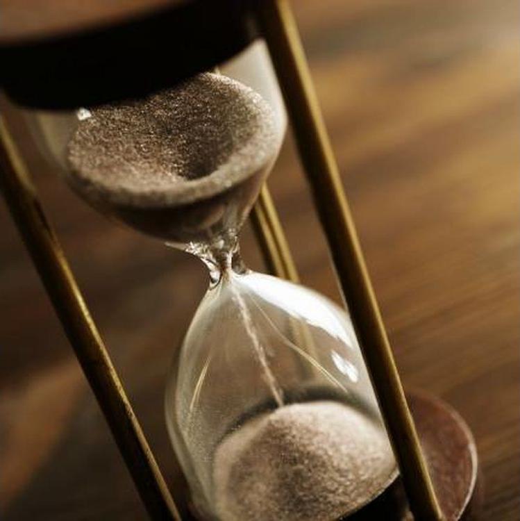 фото Алмазная вышивка яркие грани песочные часы, 30x30 см