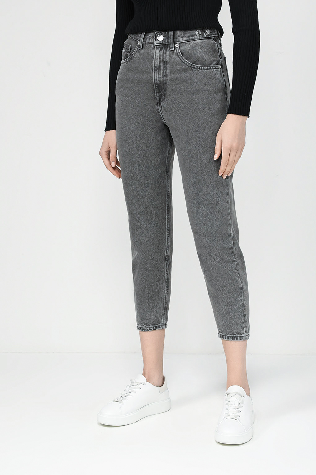 

Джинсы женские Tommy Jeans DW0DW16215 серые 26, Серый, DW0DW16215