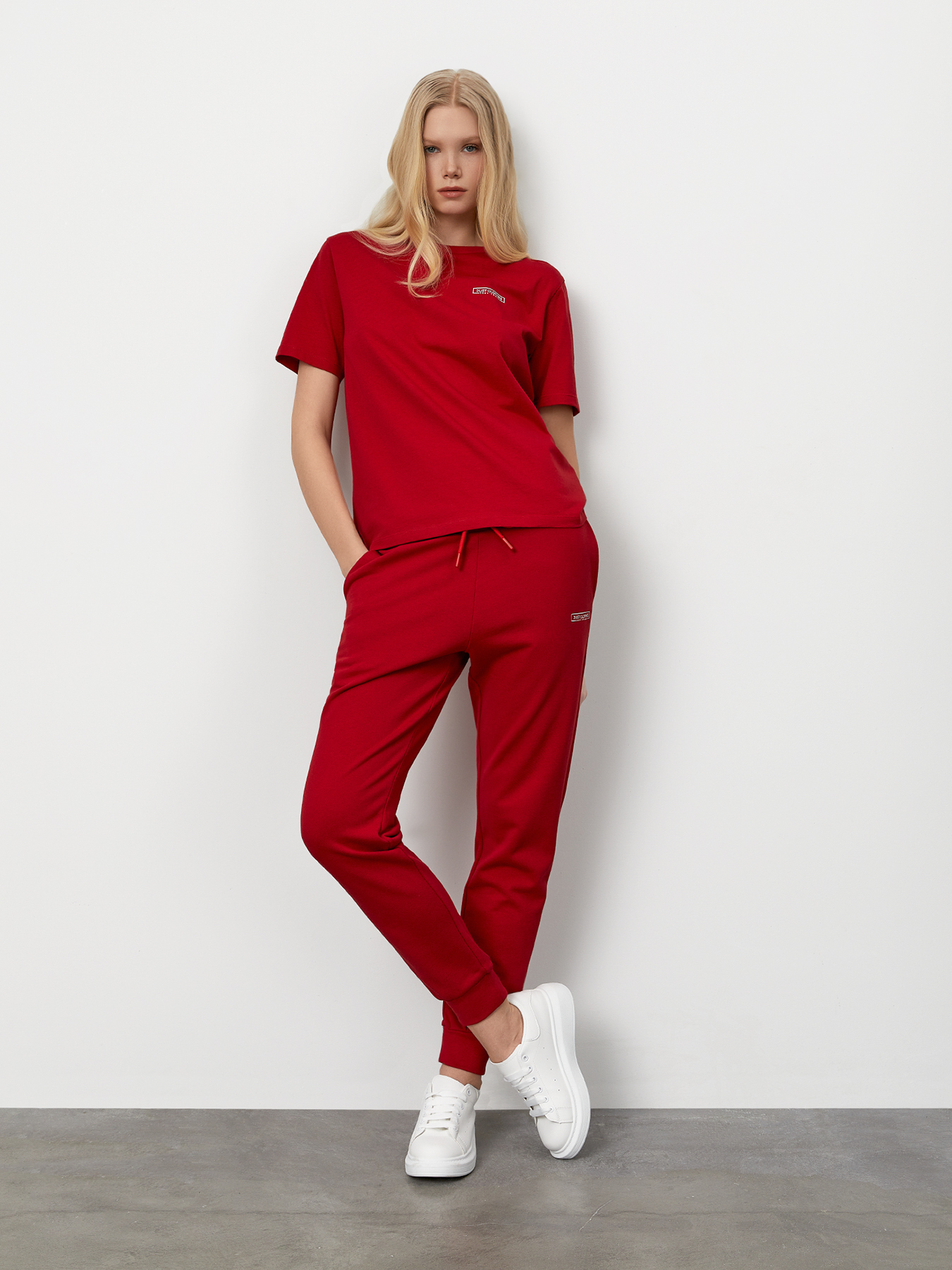 

Спортивные брюки женские Just Clothes 000000620 красные 44-46 RU, Красный, 000000620