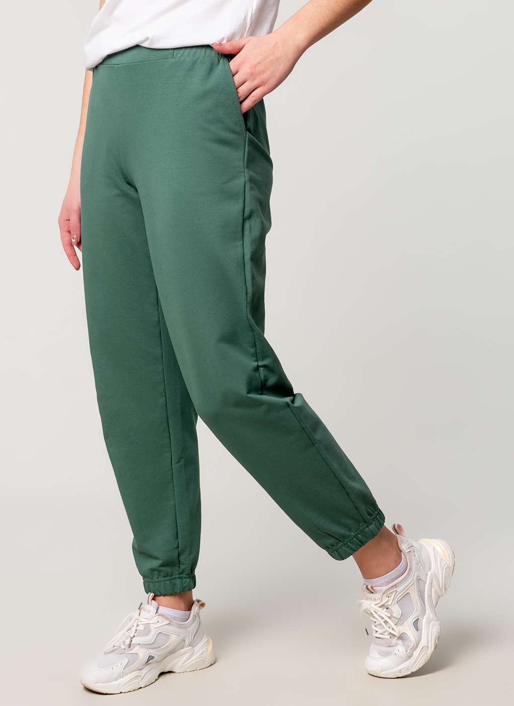 Спортивные брюки женские Каляев 61112 зеленые 50 RU