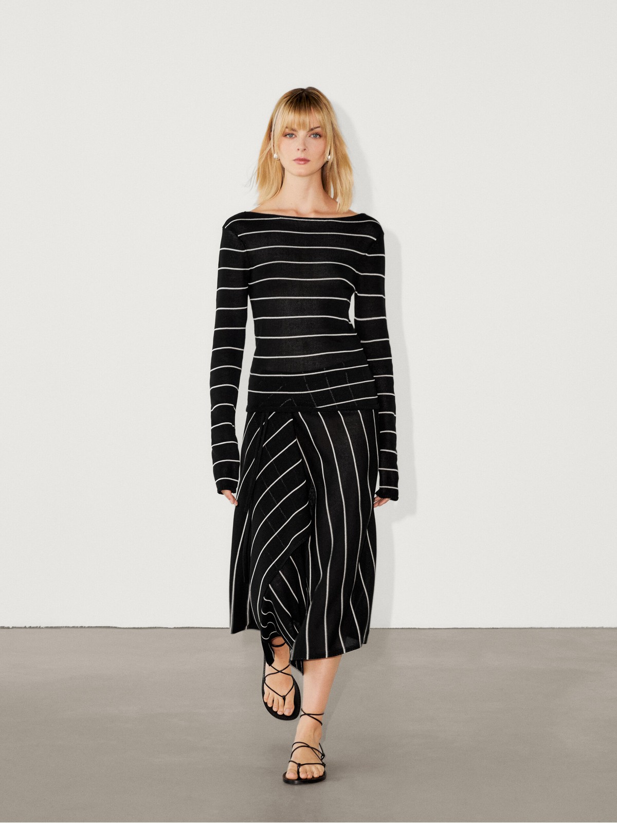 

Юбка женская Massimo Dutti 5204/525-I2024 черная M, Черный, 5204/525-I2024