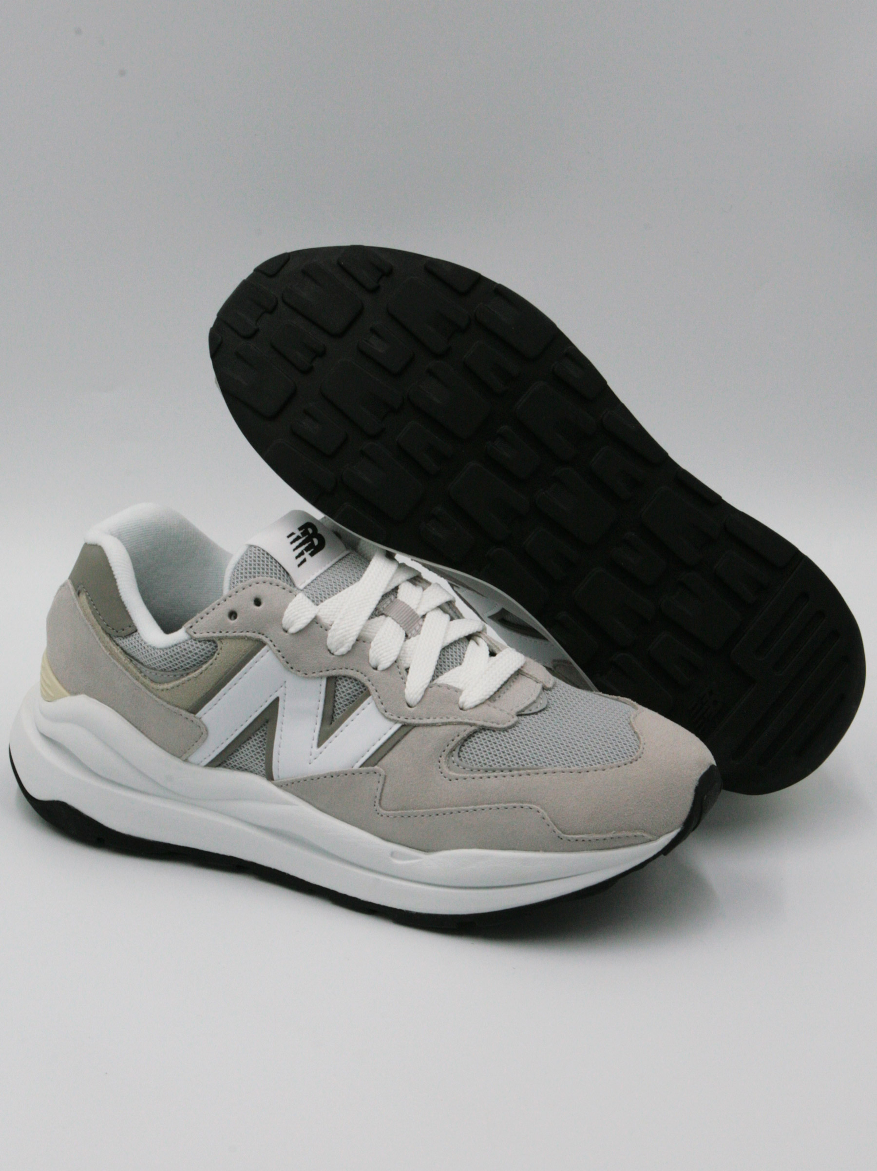 

Кроссовки мужские New Balance 57/40 серые 12 US, Серый, 57/40