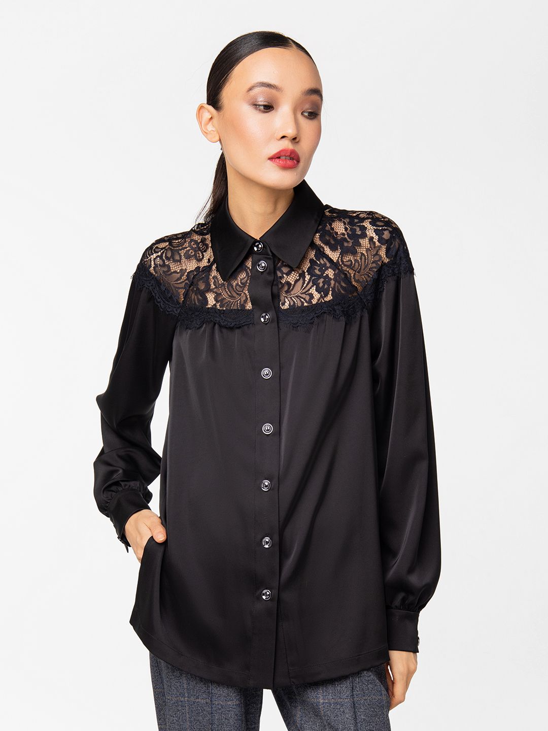 Блуза женская Lo 11231008 черная 52 RU