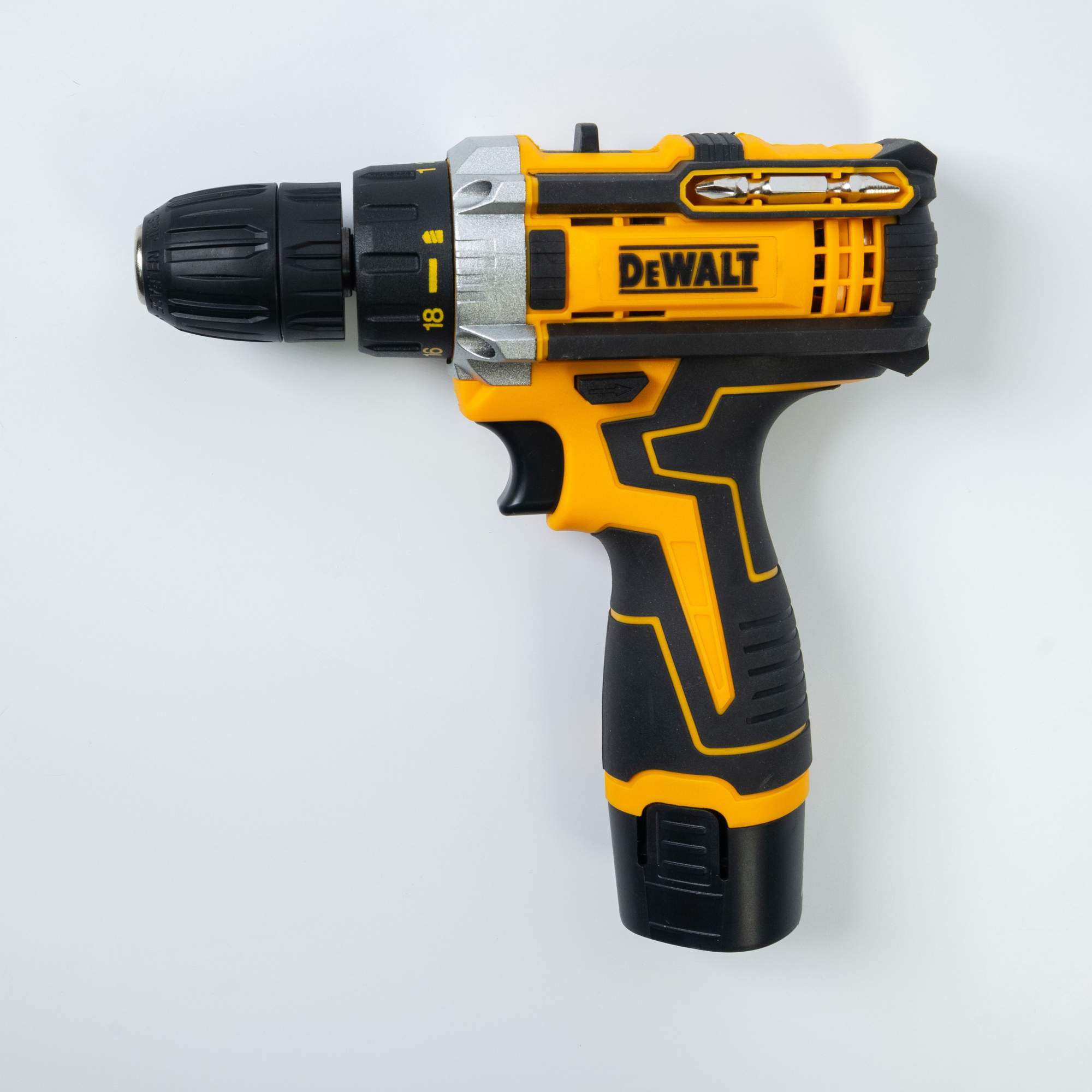 Аккумуляторная дрель-шуруповерт DeWalt DCD712 12V 2.0AH