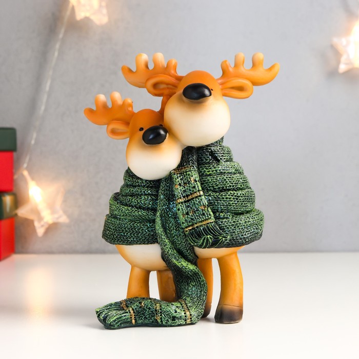 

Сувенир полистоун "Лосики обмотанные вязанным шарфом" 16х7,5х12 см