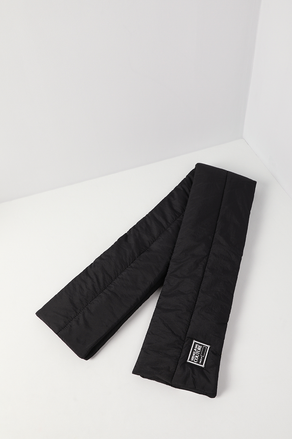 

Шарф женский Versace Jeans Couture 75VA2H71 черный, 144x40 см, 75VA2H71