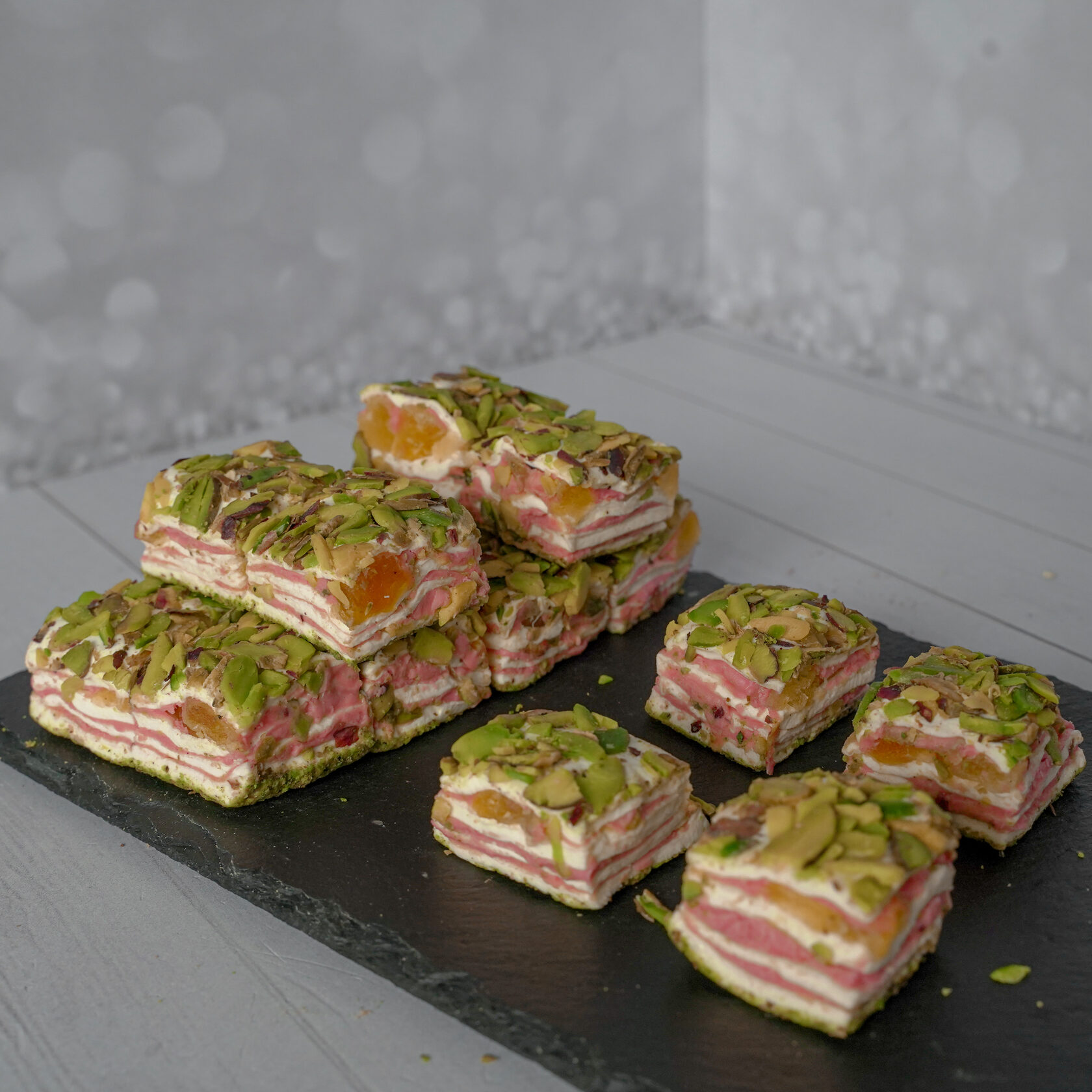 Рахат лукум Лавочка Султана молочный с клубникой, дыней и фисташками, 500 г