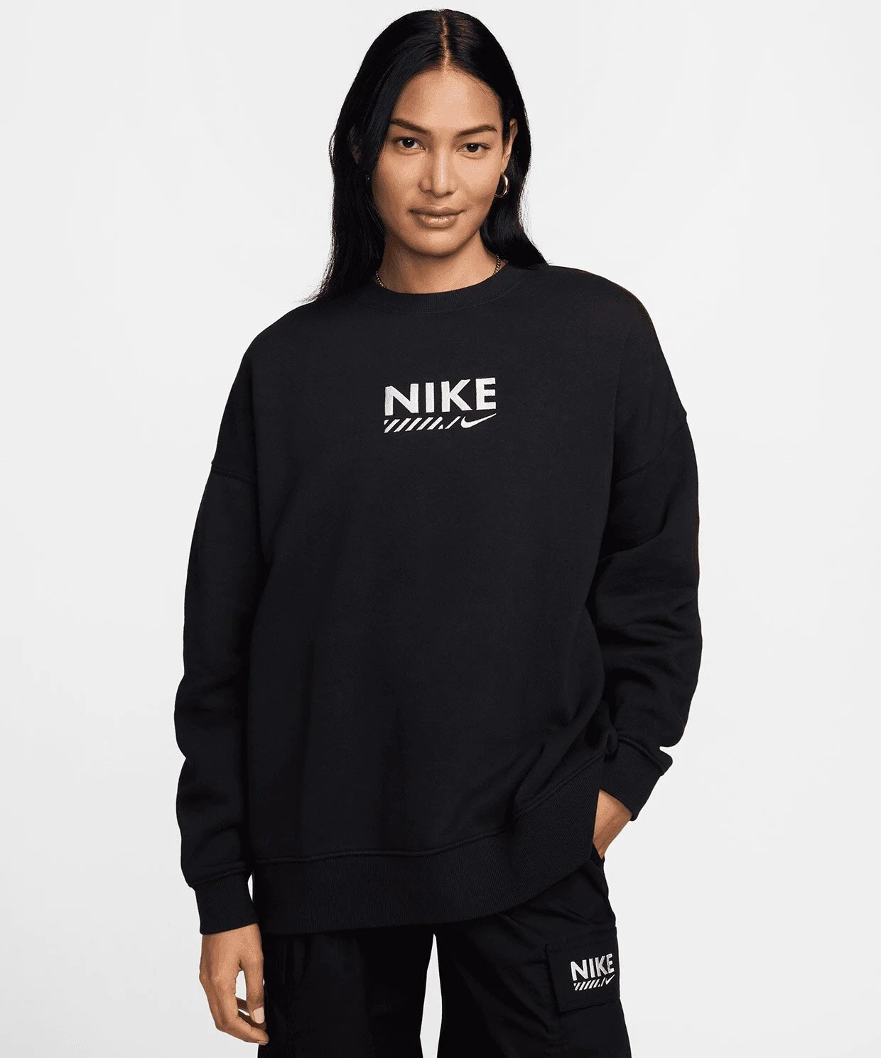 

Свитшот женский Nike Sportswear Oversized Fleece Crew-Neck HM4318 черный M, Sportswear Oversized Fleece Crew-Neck