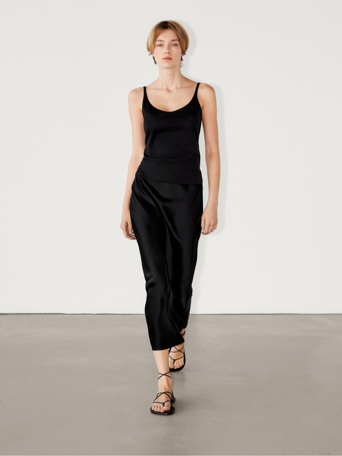 

Юбка женская Massimo Dutti 5236/606-I2024 черная M, Черный, 5236/606-I2024
