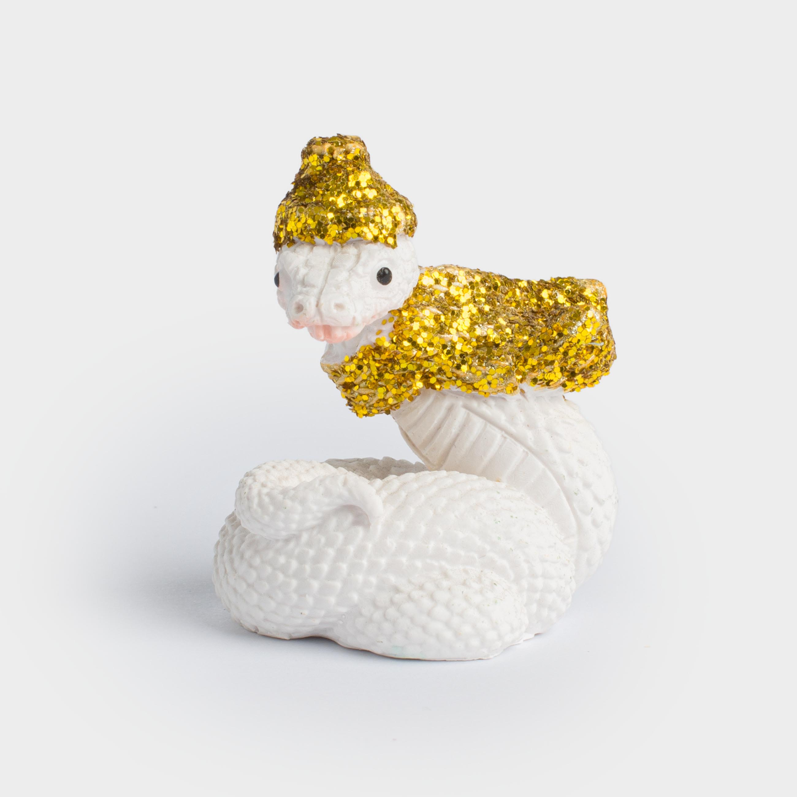 

Статуэтка, 3 см, полирезин, бело-золотистая, Змея в шапке и шарфе, Snake gold, Белый;золотистый