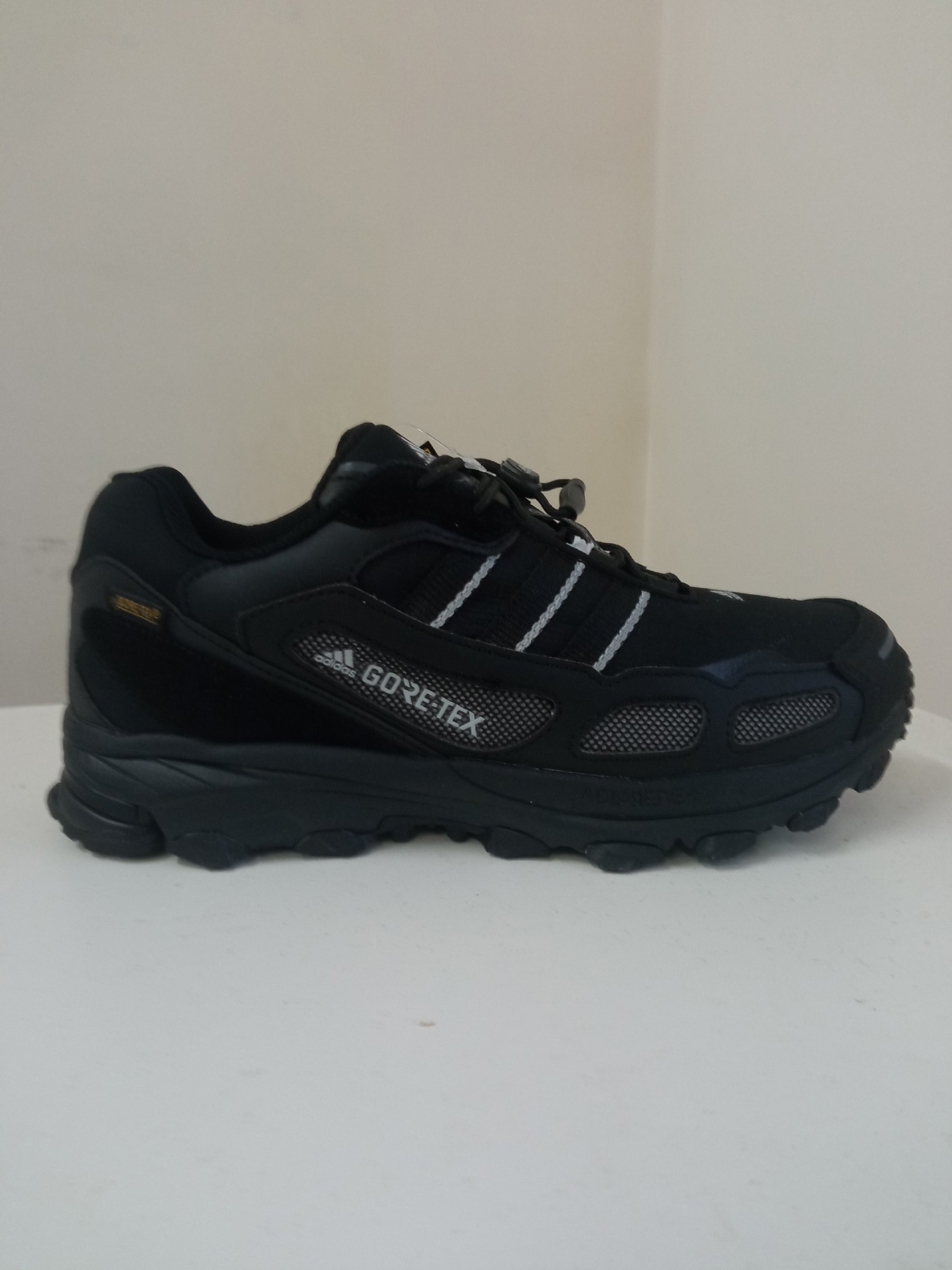 

Кроссовки мужские Adidas Gore-Tex черные 41 RU, Черный, Gore-Tex