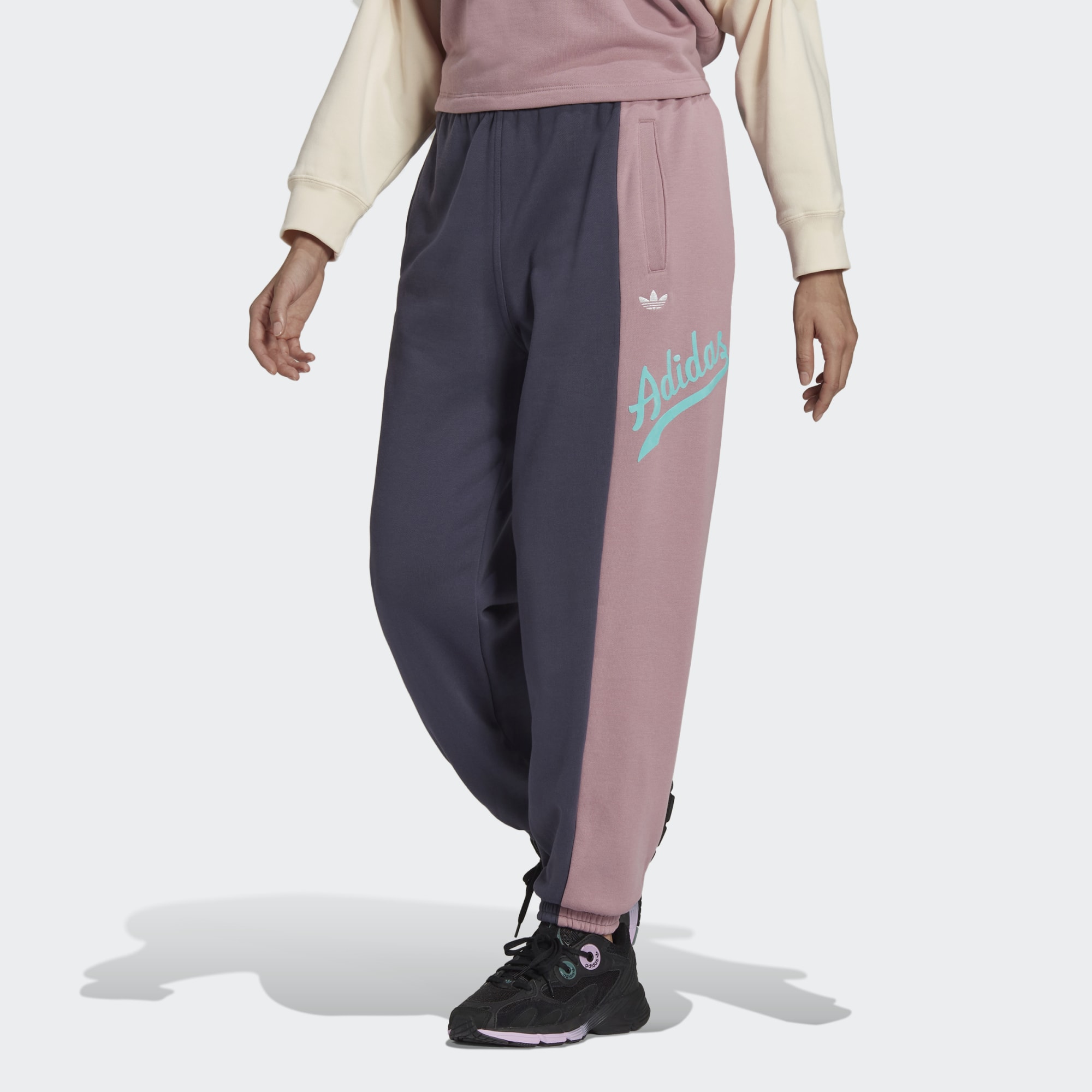 

Спортивные брюки женские Adidas HD977 синие 32 DE, HD977
