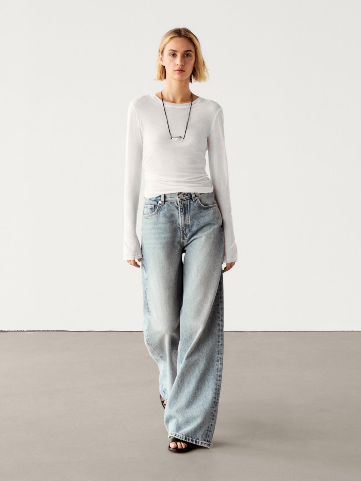 

Джинсы женские Massimo Dutti 5028/928-I2024 голубые 38 EU, Голубой, 5028/928-I2024