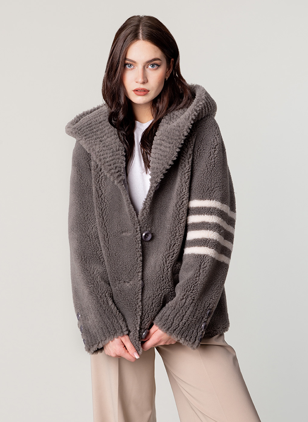 

Полушубок женский Каляев 64969 серый 54 RU, 64969