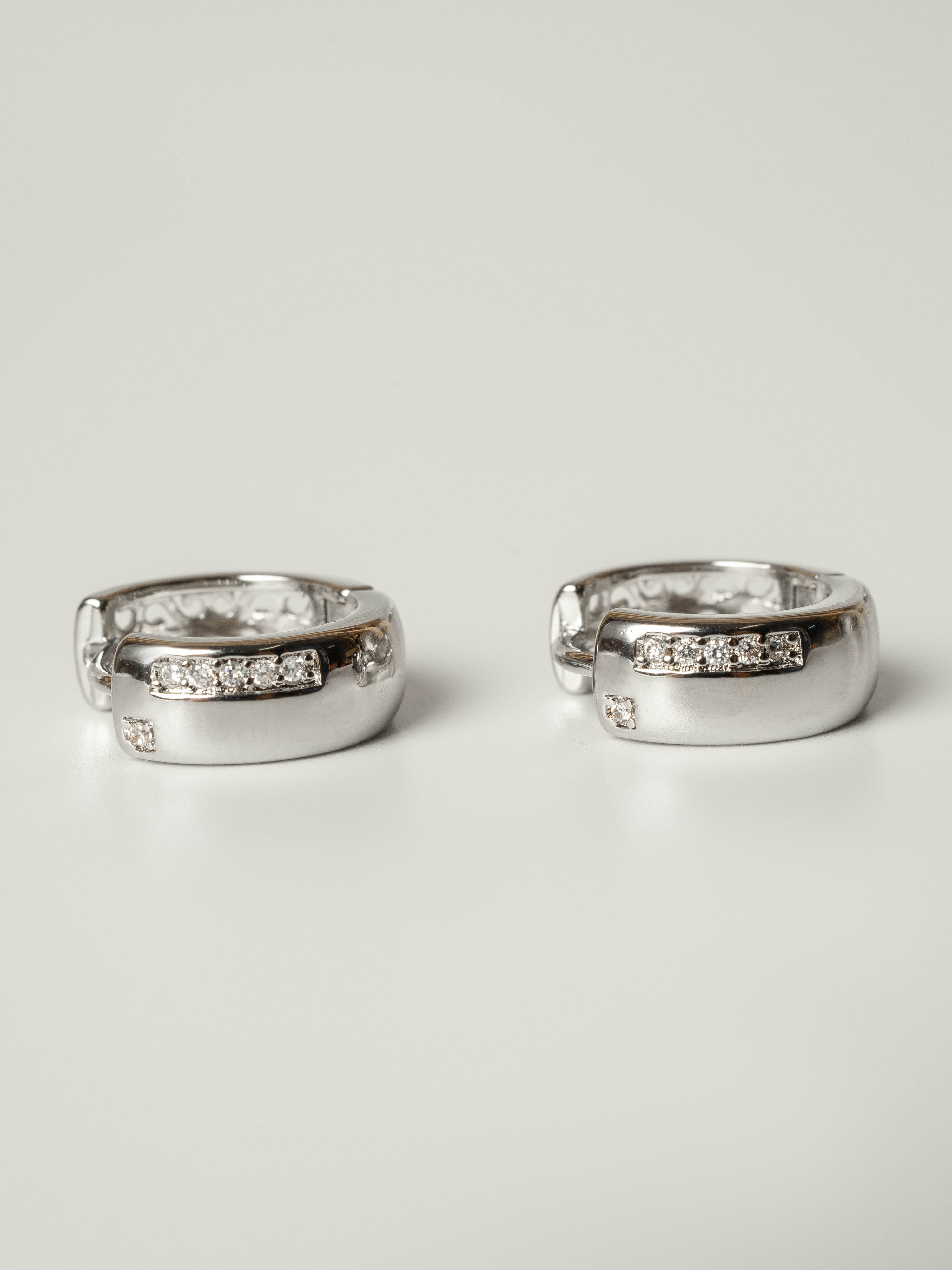 

Серьги конго из латуни SHINE & BEAUTY 77257-10, кристалл, 77257-10