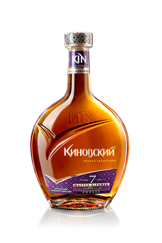 

Коньяк Киновский 7 лет 40% 0,5л