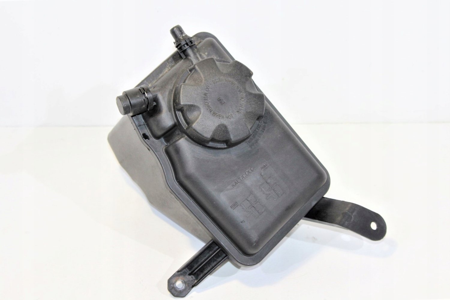 

Бачок расширительный BMW 5/5 Touring/6 01>10 MEYLE 3142230005