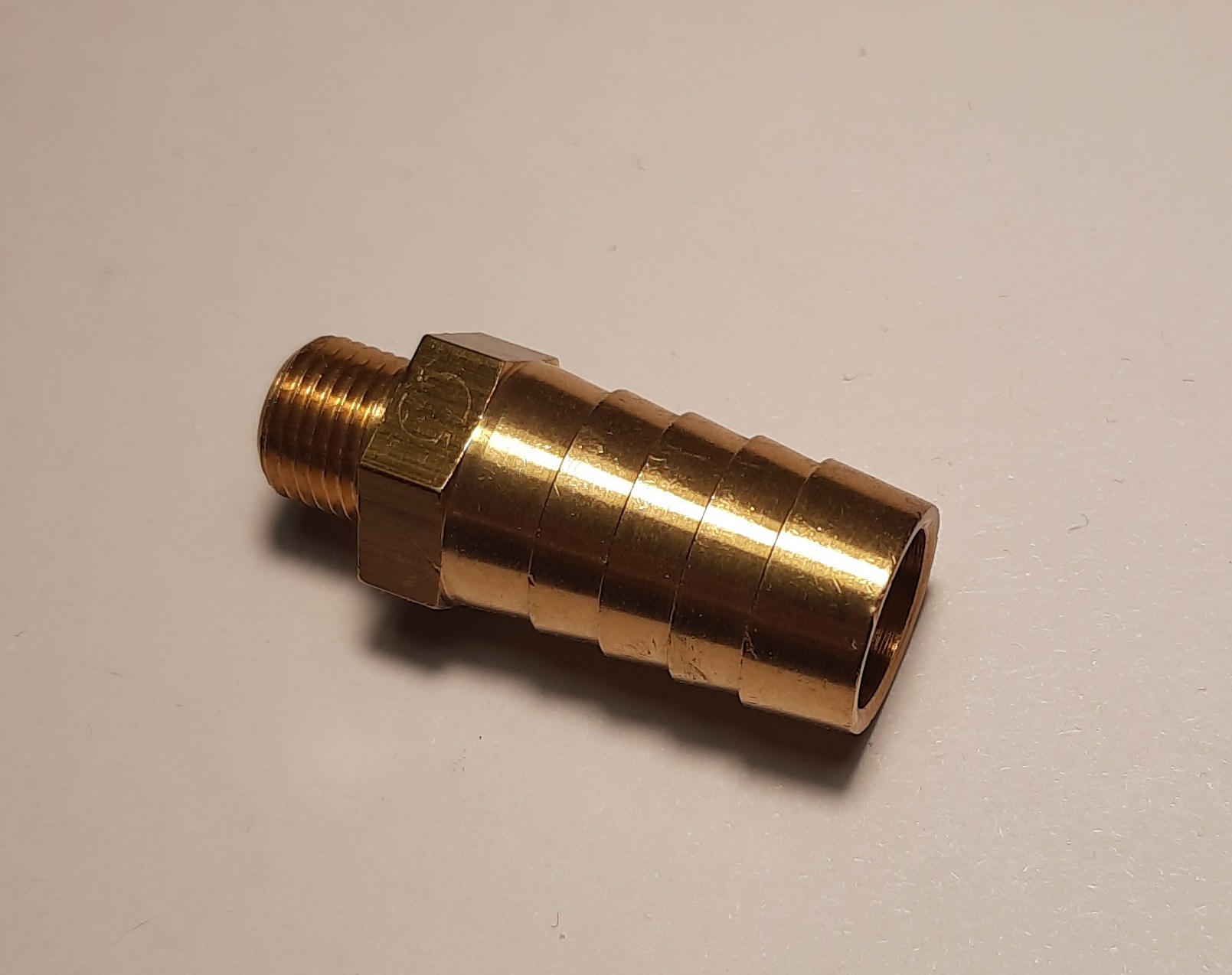 Штуцер из латуни, резьба: наружная G1/8, диаметр трубки штуцера 14 мм