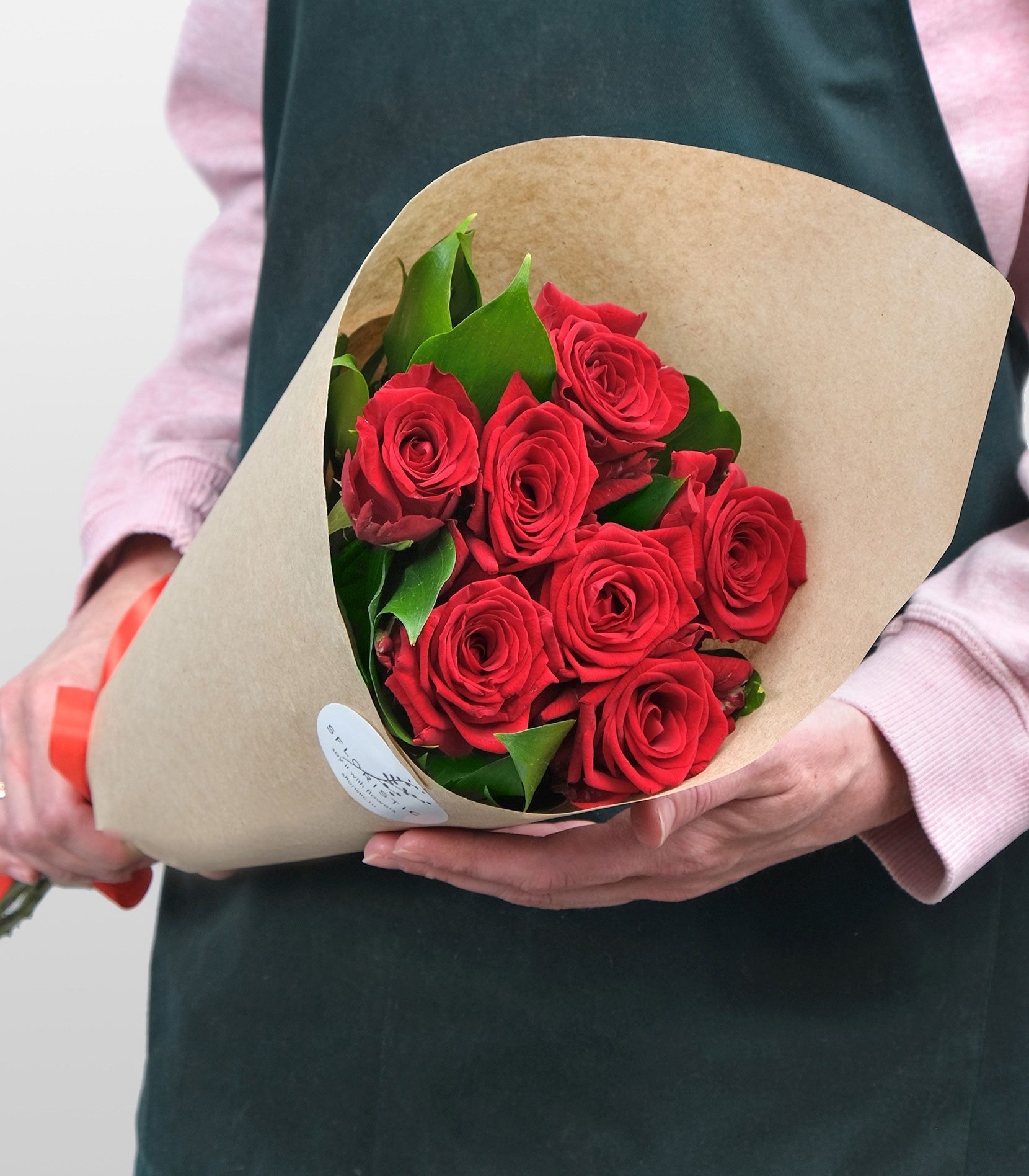 

Букет Studio Floristic Роз Карнеол 7 шт красный