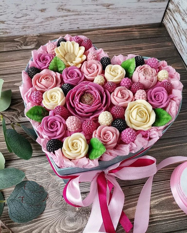 

Шоколадные розы ShokoTrendy в коробке, 410 г, Букет из шоколадных цветов в коробке