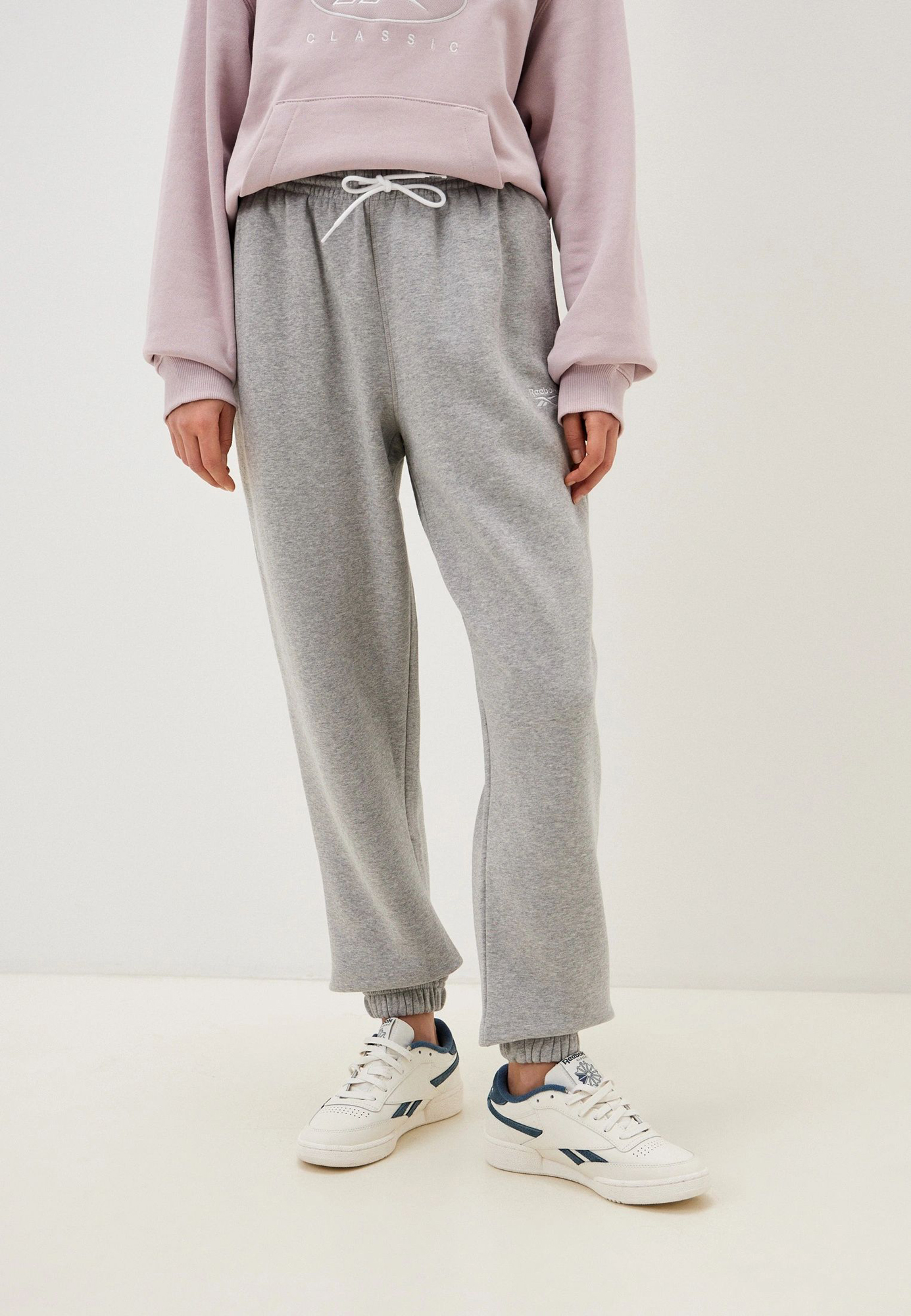 

Спортивные брюки женские Reebok Identity Small Logo Fleece Joggers 100202909 серые S, Серый, Identity Small Logo Fleece Joggers