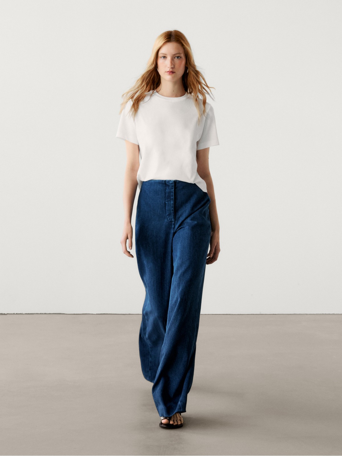 

Джинсы женские Massimo Dutti 5048/548-I2024 голубые 34 EU, Голубой, 5048/548-I2024