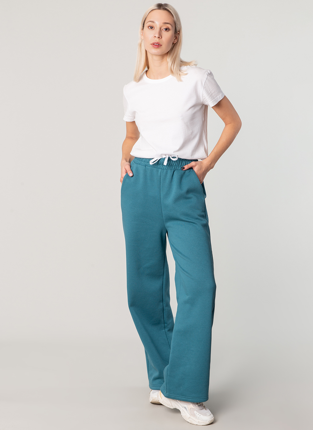 

Спортивные брюки женские Каляев 60464 зеленые 48 RU, 60464