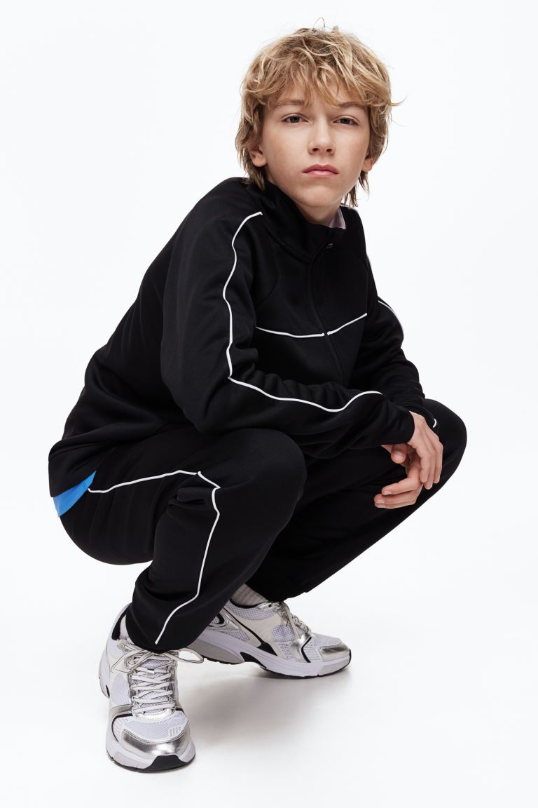 

Костюм детский H&M 1071578, цвет черный, размер 110 (доставка из-за рубежа), 1071578