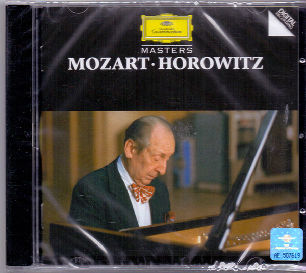 

Vladimir Horowitz - Mozart: Piano Sonatas K.281. K.330 & K.333. Rondo K.485. Adagio