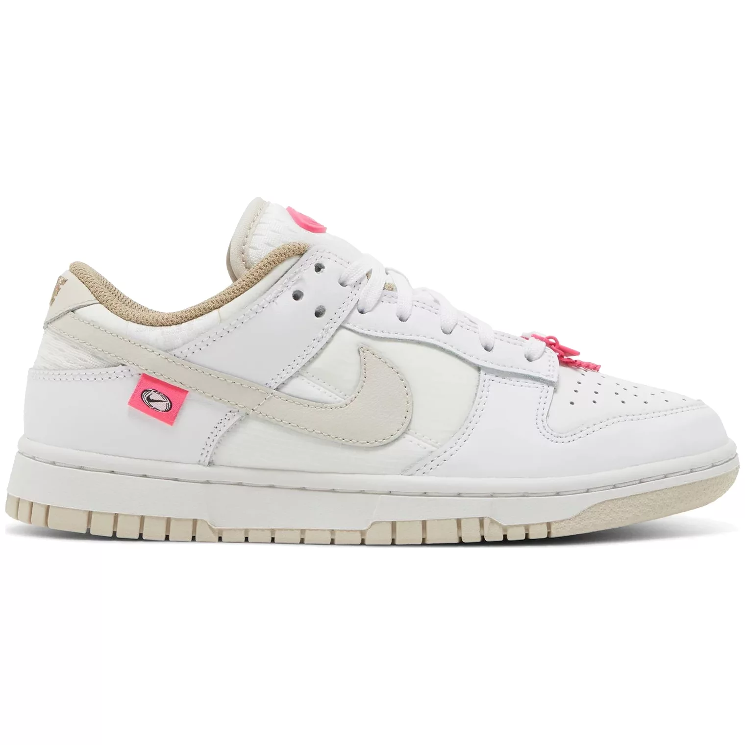 

Кеды женские Nike W NIKE DUNK LOW белые 37.5 EU, Белый, W NIKE DUNK LOW