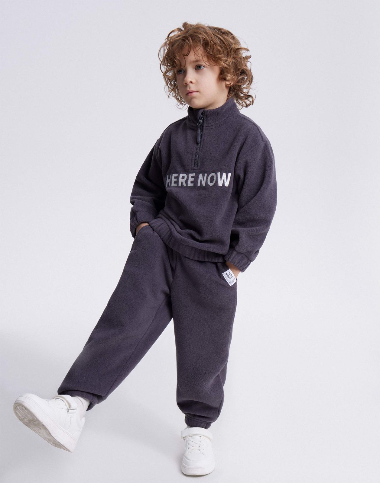 

Спортивные брюки для мальчика Gloria Jeans BAC013704 серый 6-8л/128, BAC013704